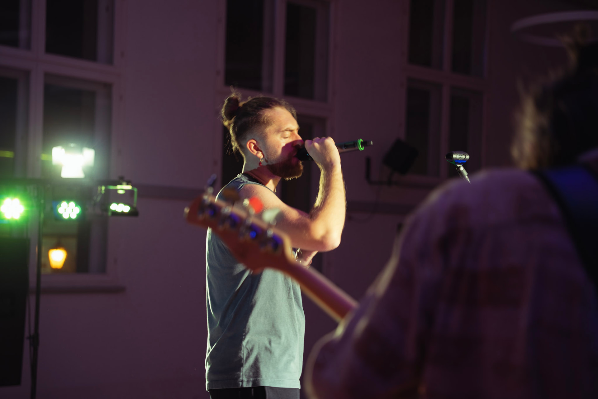 Alex Austen bei einem Live-Auftritt